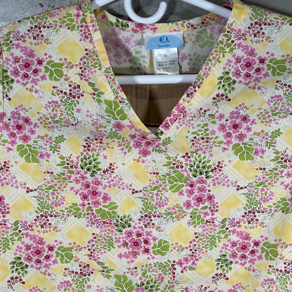 SB Scrubs Womens Yellow Pink Floral Spring V-Neck Scrub Top Size Medium